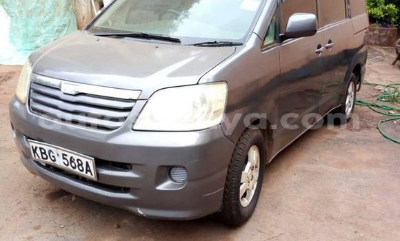 Oofamaa Toyota Noah Black Makiinaa iti Nairobi keessatti Nairobi keessatti