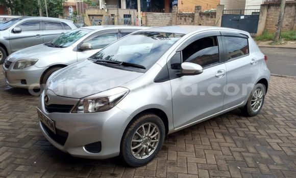 Nunua Ilio tumika Toyota Vitz Fedha Gari ndani ya Nairobi nchini Nairobi