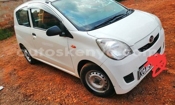 Oofamaa Toyota Mirai White Makiinaa iti Nairobi keessatti Nairobi keessatti