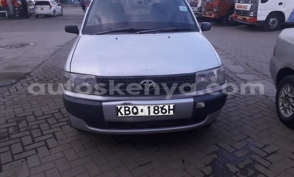 Oofamaa Toyota Probox Silver Makiinaa iti Nairobi keessatti Nairobi keessatti
