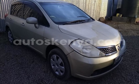 Oofamaa Nissan tiida Beige Makiinaa iti Nairobi keessatti Nairobi keessatti