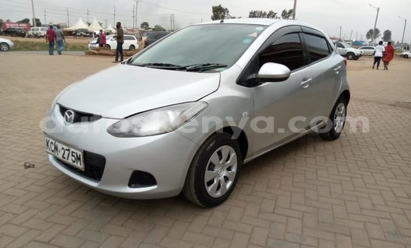 Oofamaa Mazda Demio Silver Makiinaa iti Nairobi keessatti Nairobi keessatti