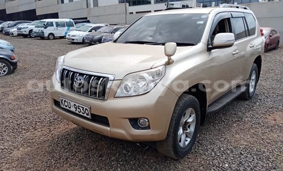 Oofamaa Toyota Land Cruiser Prado Brown Makiinaa iti Nairobi keessatti Nairobi keessatti