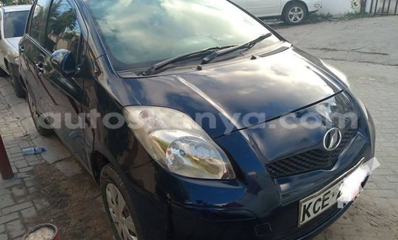 Nunua Ilio tumika Toyota Vitz Bluu Gari ndani ya Nairobi nchini Nairobi