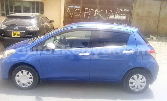 Oofamaa Toyota Vitz Blue Makiinaa iti Nairobi keessatti Nairobi keessatti