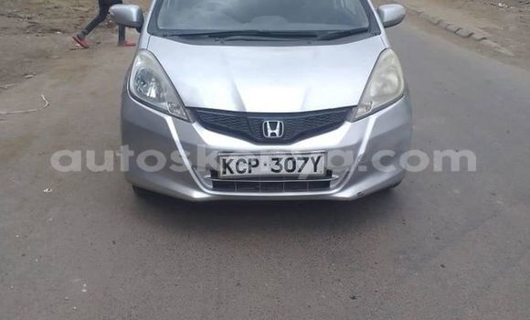 Oofamaa Honda Fit Silver Makiinaa iti Nairobi keessatti Nairobi keessatti