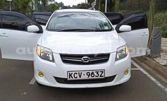 Oofamaa Toyota Fielder White Makiinaa iti Nairobi keessatti Nairobi keessatti