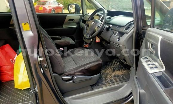 Nunua Ilio tumika Toyota Noah Bluu Gari ndani ya Nairobi nchini Nairobi Nunua Ilio tumika Toyota Noah Bluu Gari ndani ya Nairobi nchini Nairobi