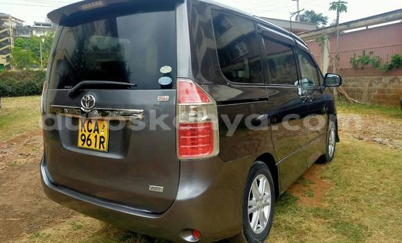 Nunua Ilio tumika Toyota Noah Bluu Gari ndani ya Nairobi nchini Nairobi Nunua Ilio tumika Toyota Noah Bluu Gari ndani ya Nairobi nchini Nairobi