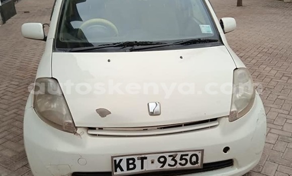 Oofamaa Toyota Passo White Makiinaa iti Nairobi keessatti Nairobi keessatti