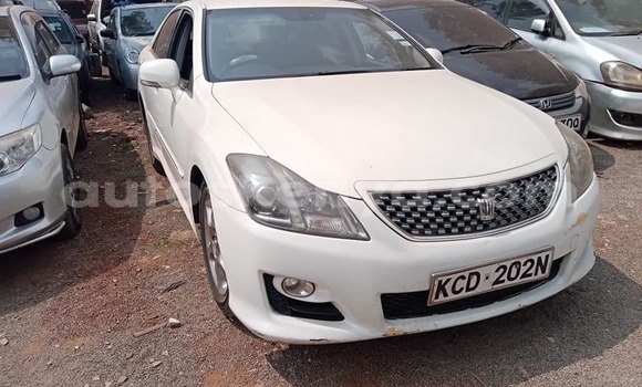 Oofamaa Toyota Crown White Makiinaa iti Nairobi keessatti Nairobi keessatti Oofamaa Toyota Crown White Makiinaa iti Nairobi keessatti Nairobi keessatti