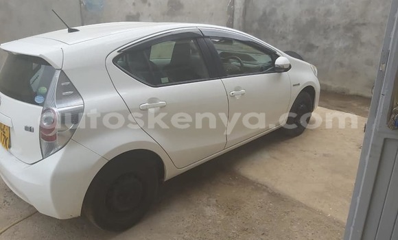 Buy Used Toyota Auris White Car in Nairobi in Nairobi