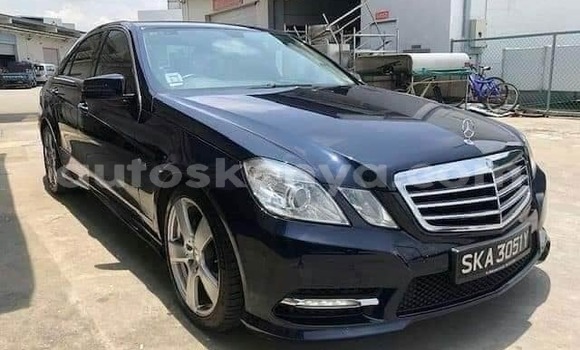 Buy Used Mercedes‒Benz E–Class Blue Car in Nairobi in Nairobi