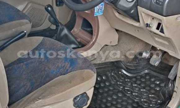 Nunua Ilio tumika Nissan Terrano Kijani Gari ndani ya Nakuru nchini Bonde la Ufafanuzi Nunua Ilio tumika Nissan Terrano Kijani Gari ndani ya Nakuru nchini Bonde la Ufafanuzi