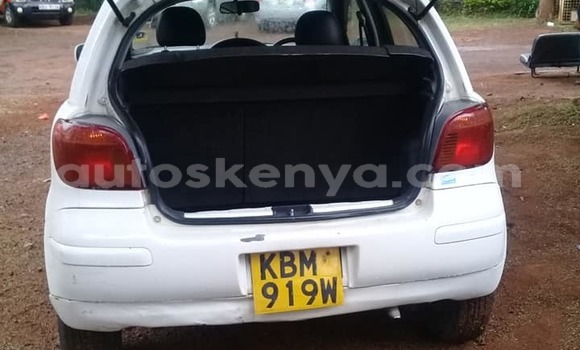 Oofamaa Toyota Vitz White Makiinaa iti Nairobi keessatti Nairobi keessatti Oofamaa Toyota Vitz White Makiinaa iti Nairobi keessatti Nairobi keessatti