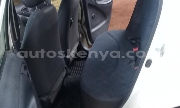 Oofamaa Toyota Vitz White Makiinaa iti Nairobi keessatti Nairobi keessatti Oofamaa Toyota Vitz White Makiinaa iti Nairobi keessatti Nairobi keessatti