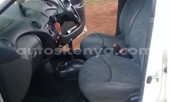 Oofamaa Toyota Vitz White Makiinaa iti Nairobi keessatti Nairobi keessatti Oofamaa Toyota Vitz White Makiinaa iti Nairobi keessatti Nairobi keessatti