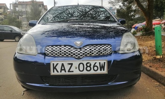 Oofamaa Toyota Vitz Blue Makiinaa iti Nairobi keessatti Nairobi keessatti