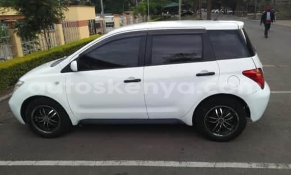 Nunua Ilio tumika Toyota IST Nyeupe Gari ndani ya Nairobi nchini Nairobi