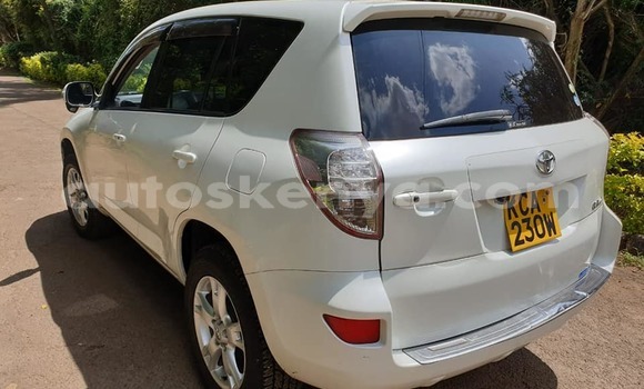 Oofamaa Toyota RAV4 White Makiinaa iti Nairobi keessatti Nairobi keessatti Oofamaa Toyota RAV4 White Makiinaa iti Nairobi keessatti Nairobi keessatti