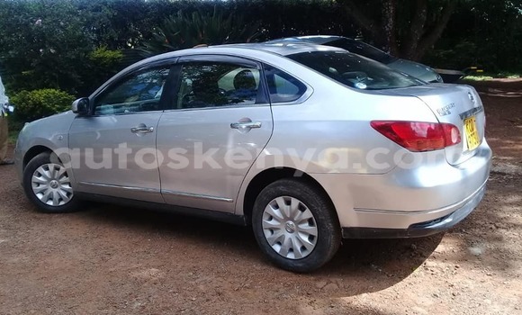 Oofamaa Nissan Bluebird Silver Makiinaa iti Nairobi keessatti Nairobi keessatti
