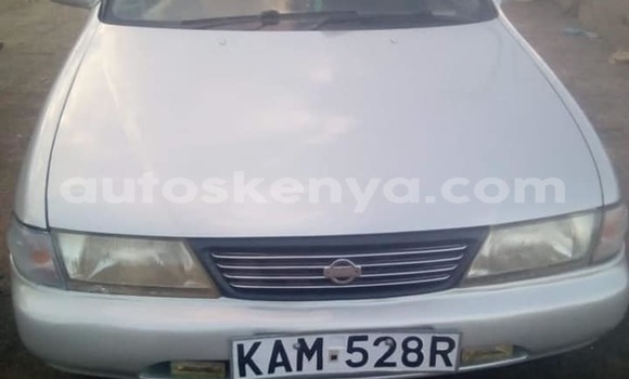 Oofamaa Nissan Sunny Silver Makiinaa iti Nairobi keessatti Nairobi keessatti