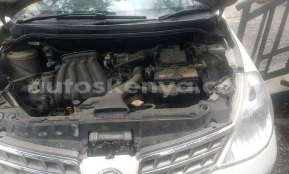 Oofamaa Nissan tiida White Makiinaa iti Nairobi keessatti Nairobi keessatti