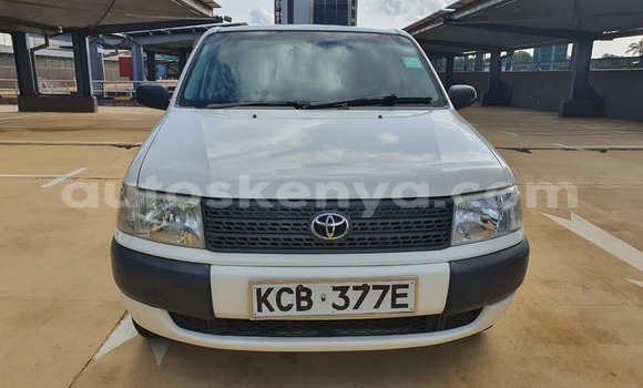 Oofamaa Toyota Probox White Makiinaa iti Nanyuki keessatti Rift Valley keessatti