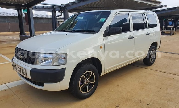 Oofamaa Toyota Probox White Makiinaa iti Nanyuki keessatti Rift Valley keessatti Oofamaa Toyota Probox White Makiinaa iti Nanyuki keessatti Rift Valley keessatti