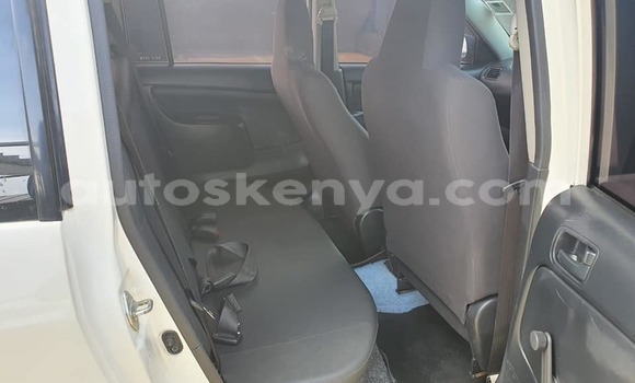 Oofamaa Toyota Probox White Makiinaa iti Nanyuki keessatti Rift Valley keessatti Oofamaa Toyota Probox White Makiinaa iti Nanyuki keessatti Rift Valley keessatti