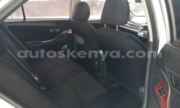 Oofamaa Toyota Premio Silver Makiinaa iti Chuka keessatti East Kenya keessatti Oofamaa Toyota Premio Silver Makiinaa iti Chuka keessatti East Kenya keessatti