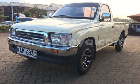 Oofamaa Toyota Pickup Beige Makiinaa iti Isiolo keessatti East Kenya keessatti Oofamaa Toyota Pickup Beige Makiinaa iti Isiolo keessatti East Kenya keessatti