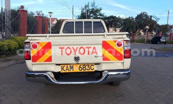 Oofamaa Toyota Pickup Beige Makiinaa iti Isiolo keessatti East Kenya keessatti Oofamaa Toyota Pickup Beige Makiinaa iti Isiolo keessatti East Kenya keessatti