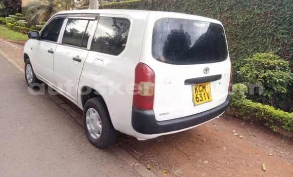 Oofamaa Toyota Probox White Makiinaa iti Nairobi keessatti Nairobi keessatti