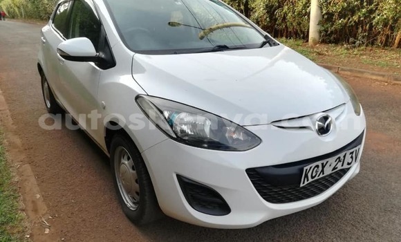 Nunua Ilio tumika Mazda Demio Nyeupe Gari ndani ya Nairobi nchini Nairobi