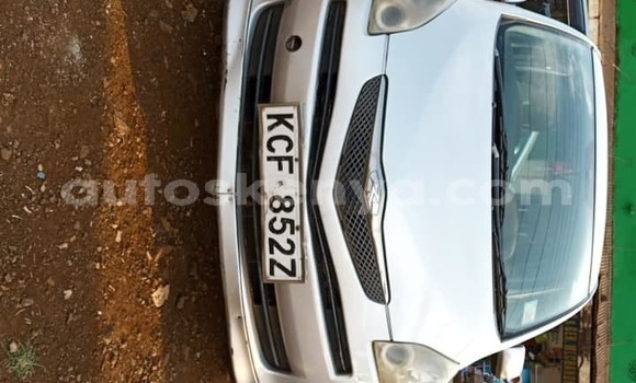 Oofamaa Toyota Ractis Silver Makiinaa iti Nairobi keessatti Nairobi keessatti