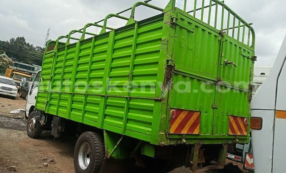 Oofamaa Isuzu Elf Beige Netiree iti Garissa keessatti Northeast Kenya keessatti Oofamaa Isuzu Elf Beige Netiree iti Garissa keessatti Northeast Kenya keessatti