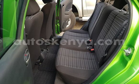 Oofamaa Mazda Demio Green Makiinaa iti Chuka keessatti East Kenya keessatti Oofamaa Mazda Demio Green Makiinaa iti Chuka keessatti East Kenya keessatti