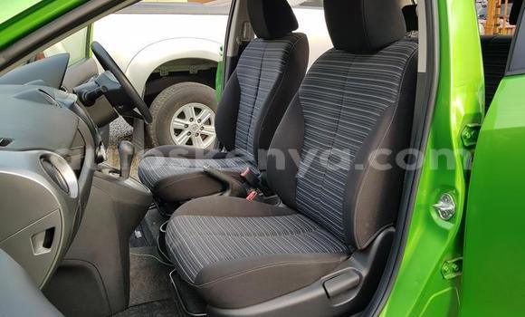 Oofamaa Mazda Demio Green Makiinaa iti Chuka keessatti East Kenya keessatti Oofamaa Mazda Demio Green Makiinaa iti Chuka keessatti East Kenya keessatti