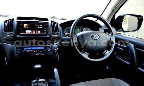 Nunua Ilio tumika Toyota Land Cruiser Nyeupe Gari ndani ya Nairobi nchini Nairobi Nunua Ilio tumika Toyota Land Cruiser Nyeupe Gari ndani ya Nairobi nchini Nairobi
