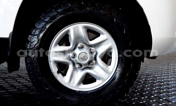 Nunua Ilio tumika Toyota Land Cruiser Nyeupe Gari ndani ya Nairobi nchini Nairobi Nunua Ilio tumika Toyota Land Cruiser Nyeupe Gari ndani ya Nairobi nchini Nairobi