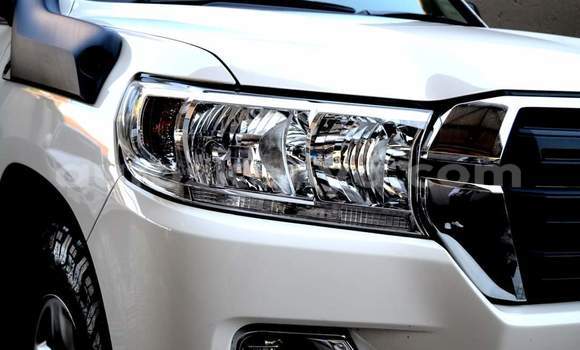 Nunua Ilio tumika Toyota Land Cruiser Nyeupe Gari ndani ya Nairobi nchini Nairobi Nunua Ilio tumika Toyota Land Cruiser Nyeupe Gari ndani ya Nairobi nchini Nairobi