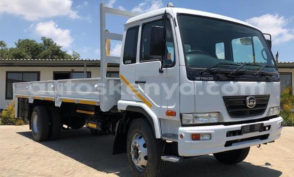 Oofamaa Nissan UD White Netiree iti Nairobi keessatti Nairobi keessatti