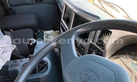 Oofamaa Nissan UD White Netiree iti Nairobi keessatti Nairobi keessatti Oofamaa Nissan UD White Netiree iti Nairobi keessatti Nairobi keessatti