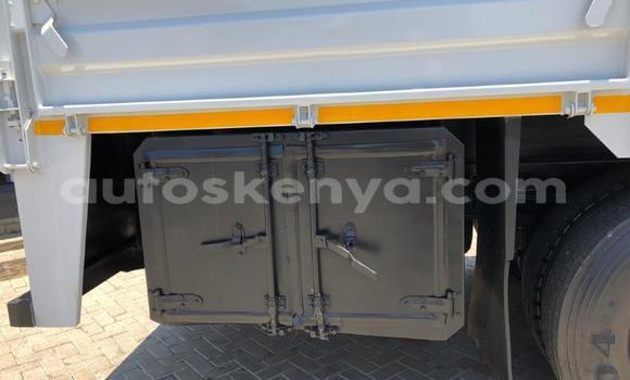 Oofamaa Nissan UD White Netiree iti Nairobi keessatti Nairobi keessatti Oofamaa Nissan UD White Netiree iti Nairobi keessatti Nairobi keessatti