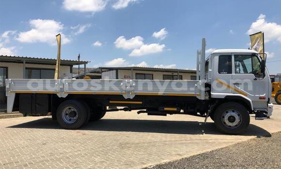 Oofamaa Nissan UD White Netiree iti Nairobi keessatti Nairobi keessatti Oofamaa Nissan UD White Netiree iti Nairobi keessatti Nairobi keessatti