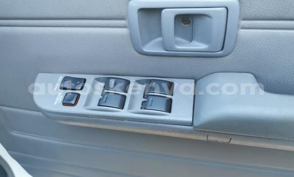 Nunua Ilio tumika Toyota Land Cruiser Fedha Gari ndani ya Mombasa nchini Kenya ya Pwani Nunua Ilio tumika Toyota Land Cruiser Fedha Gari ndani ya Mombasa nchini Kenya ya Pwani