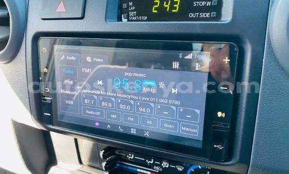 Nunua Ilio tumika Toyota Land Cruiser Fedha Gari ndani ya Mombasa nchini Kenya ya Pwani Nunua Ilio tumika Toyota Land Cruiser Fedha Gari ndani ya Mombasa nchini Kenya ya Pwani