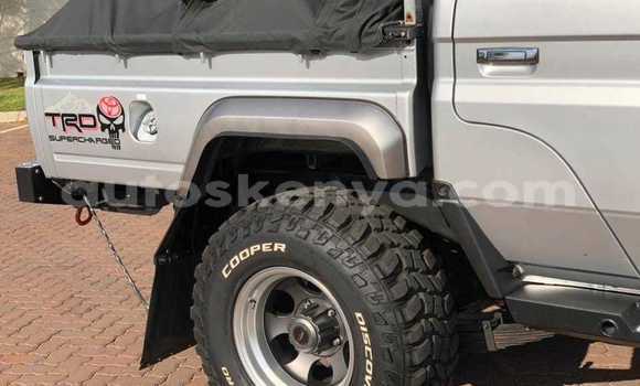 Nunua Ilio tumika Toyota Land Cruiser Fedha Gari ndani ya Mombasa nchini Kenya ya Pwani Nunua Ilio tumika Toyota Land Cruiser Fedha Gari ndani ya Mombasa nchini Kenya ya Pwani