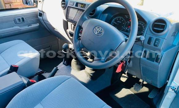 Nunua Ilio tumika Toyota Land Cruiser Fedha Gari ndani ya Mombasa nchini Kenya ya Pwani Nunua Ilio tumika Toyota Land Cruiser Fedha Gari ndani ya Mombasa nchini Kenya ya Pwani